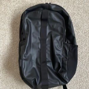 Away F.A.R 26L backpack in black - NWT